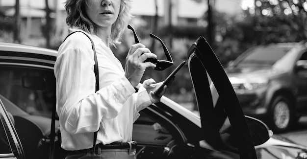 Online vs in-person classic car auctions – pros and cons
